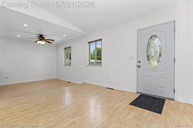 19272 Lloyd Drive, Clinton Charter Township, MI 48038