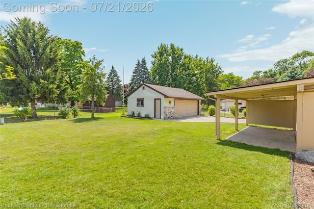 19272 Lloyd Drive, Clinton Charter Township, MI 48038