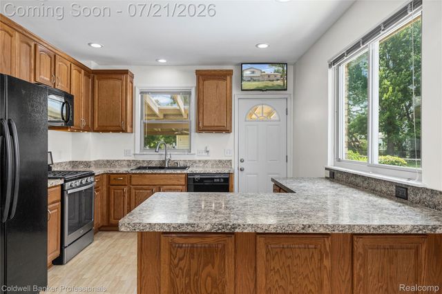 19272 Lloyd Drive, Clinton Charter Township, MI 48038