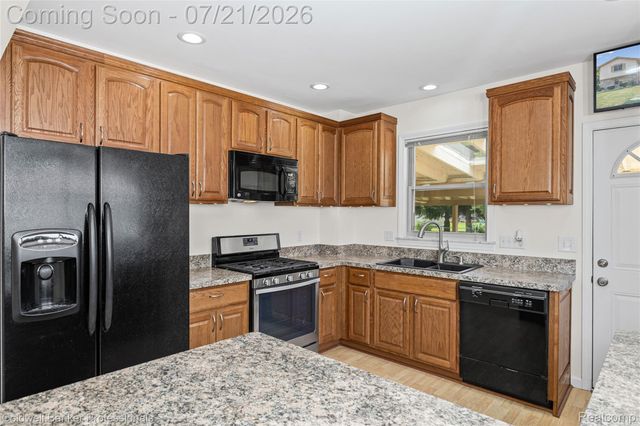 19272 Lloyd Drive, Clinton Charter Township, MI 48038