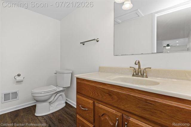 19272 Lloyd Drive, Clinton Charter Township, MI 48038