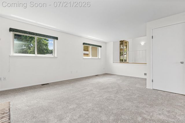 19272 Lloyd Drive, Clinton Charter Township, MI 48038
