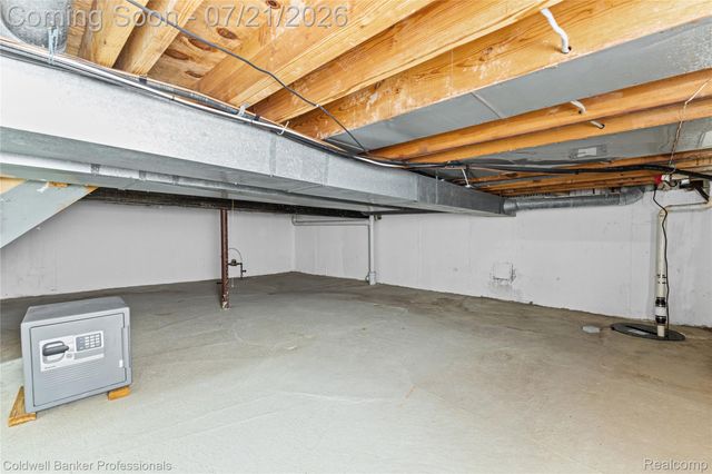 19272 Lloyd Drive, Clinton Charter Township, MI 48038