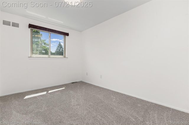 19272 Lloyd Drive, Clinton Charter Township, MI 48038