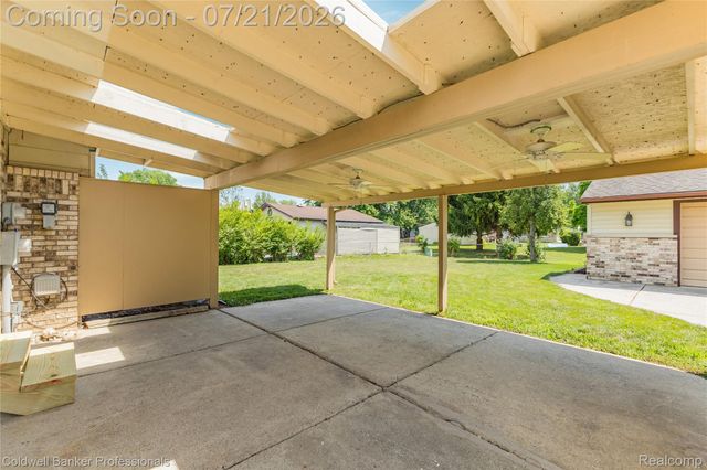 19272 Lloyd Drive, Clinton Charter Township, MI 48038