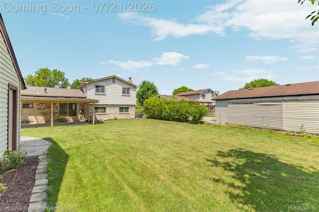 19272 Lloyd Drive, Clinton Charter Township, MI 48038
