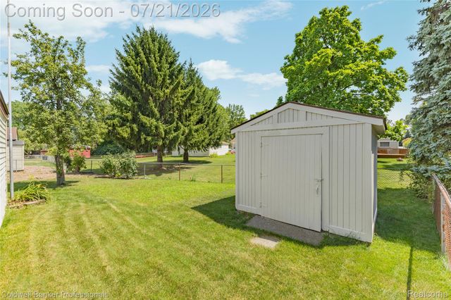 19272 Lloyd Drive, Clinton Charter Township, MI 48038