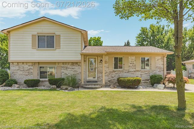 19272 Lloyd Drive, Clinton Charter Township, MI 48038