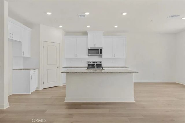 14857 Desert Lily Court, Apple Valley, CA 92307