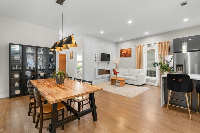 5047 W Winnemac Avenue, Chicago, IL 60630
