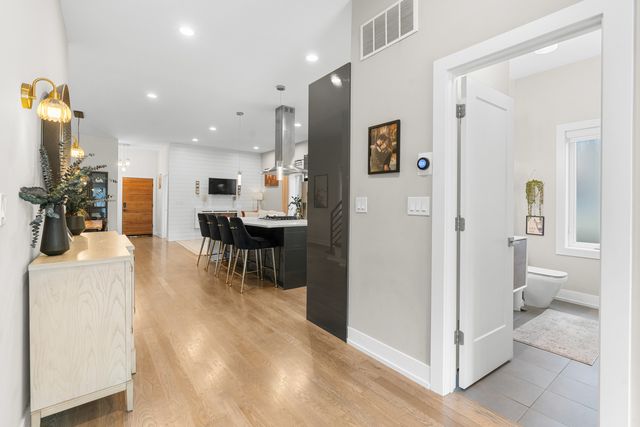 5047 W Winnemac Avenue, Chicago, IL 60630
