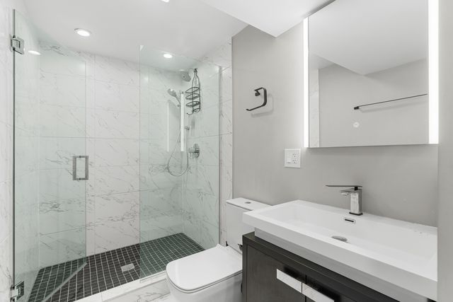 5047 W Winnemac Avenue, Chicago, IL 60630