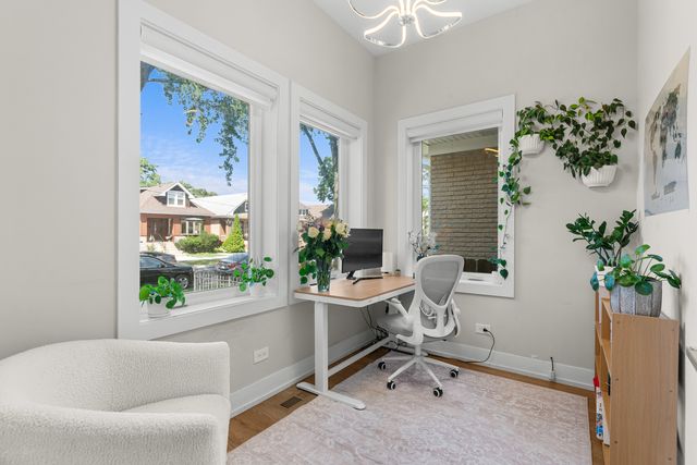 5047 W Winnemac Avenue, Chicago, IL 60630