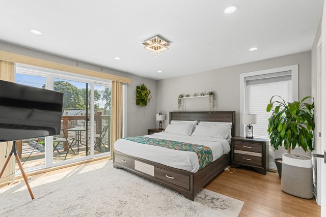 5047 W Winnemac Avenue, Chicago, IL 60630