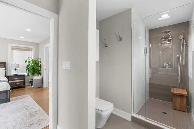 5047 W Winnemac Avenue, Chicago, IL 60630