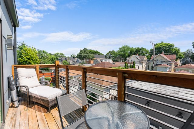 5047 W Winnemac Avenue, Chicago, IL 60630