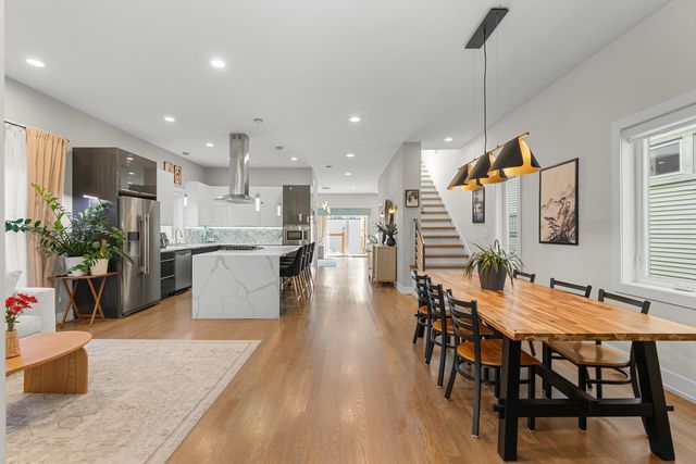 5047 W Winnemac Avenue, Chicago, IL 60630