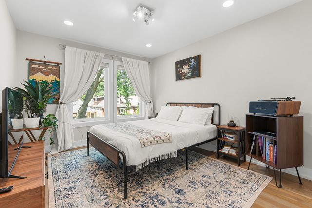 5047 W Winnemac Avenue, Chicago, IL 60630