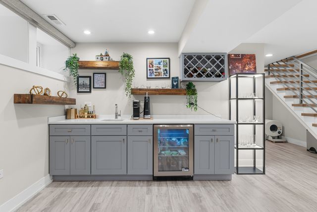5047 W Winnemac Avenue, Chicago, IL 60630