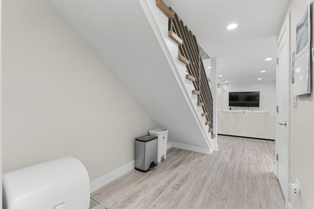 5047 W Winnemac Avenue, Chicago, IL 60630