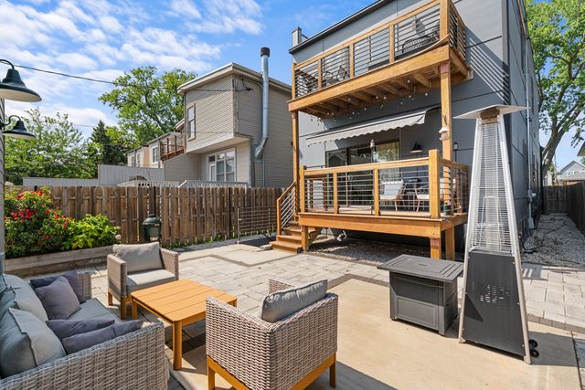 5047 W Winnemac Avenue, Chicago, IL 60630