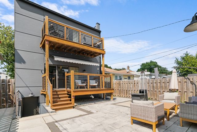 5047 W Winnemac Avenue, Chicago, IL 60630