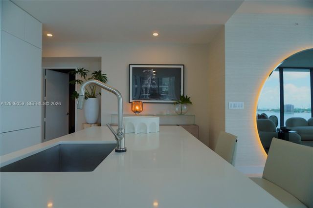 725 NE 24 St 401, Miami, FL 33137