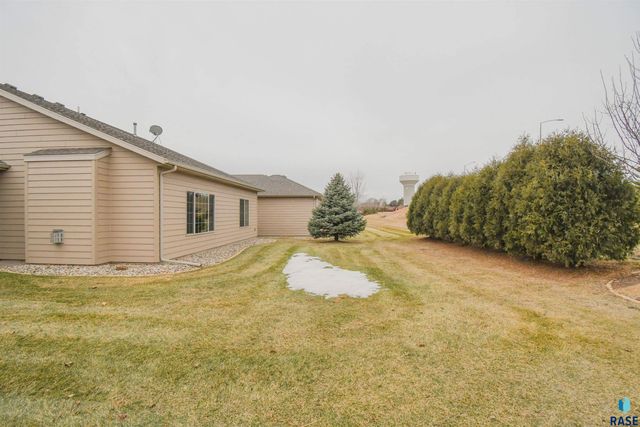 2512 E Winston Cir Circle, Sioux Falls, SD 57108