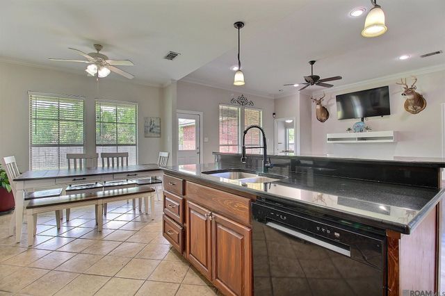 31025 Lake Spring Dr, Walker, LA 70785