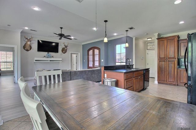 31025 Lake Spring Dr, Walker, LA 70785