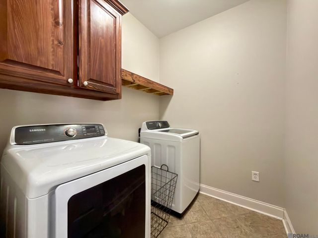 31025 Lake Spring Dr, Walker, LA 70785