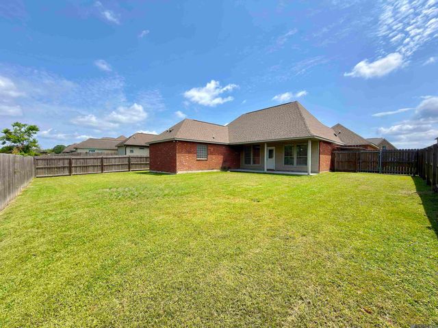 31025 Lake Spring Dr, Walker, LA 70785