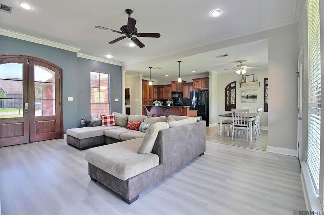 31025 Lake Spring Dr, Walker, LA 70785