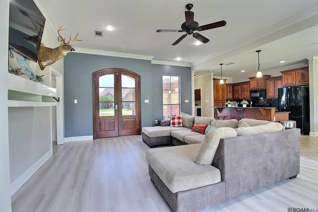 31025 Lake Spring Dr, Walker, LA 70785