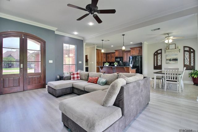 31025 Lake Spring Dr, Walker, LA 70785