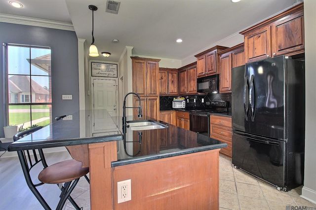 31025 Lake Spring Dr, Walker, LA 70785