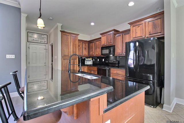 31025 Lake Spring Dr, Walker, LA 70785