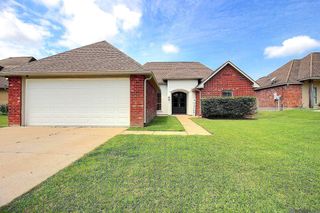 31025 Lake Spring Dr, Walker, LA 70785