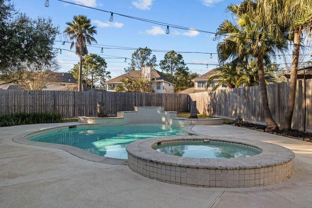 2372 Autumn Mist Court, League City, TX 77573