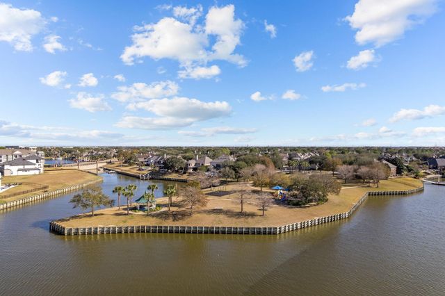 2372 Autumn Mist Court, League City, TX 77573