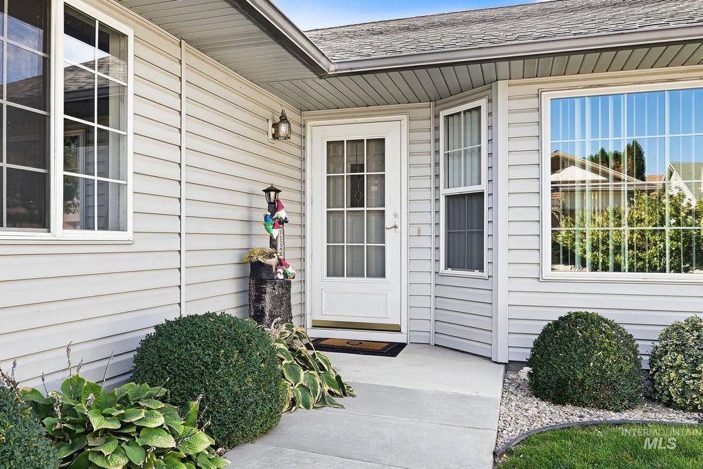 831 S Bristol, Nampa, ID 83651 photo 2