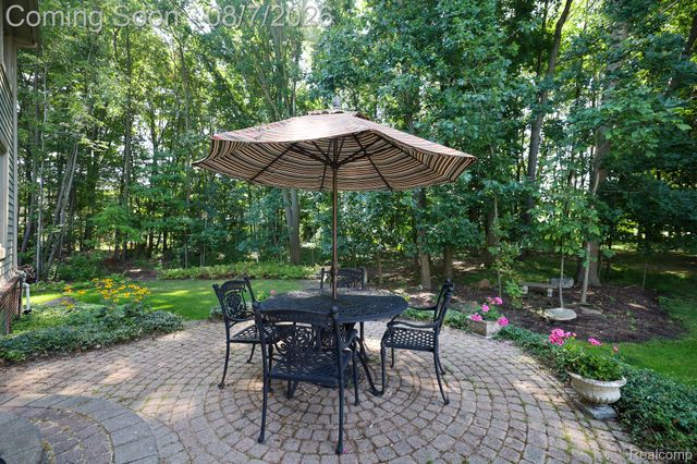 3531 Stoneridge Court, Commerce Charter Township, MI 48382