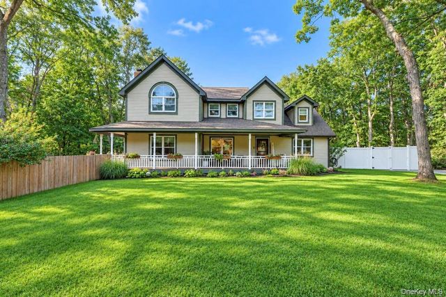 15 Hillcrest Avenue, Port Jefferson, NY 11777