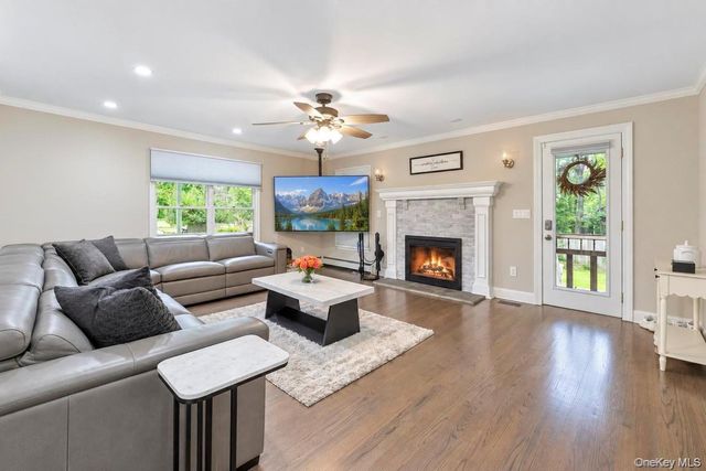 15 Hillcrest Avenue, Port Jefferson, NY 11777
