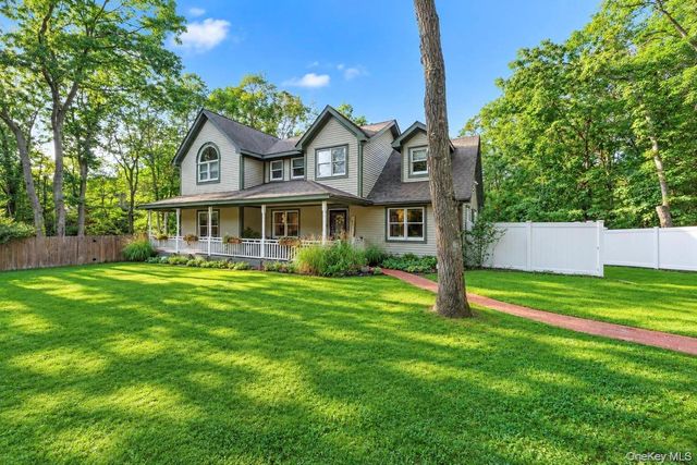 15 Hillcrest Avenue, Port Jefferson, NY 11777