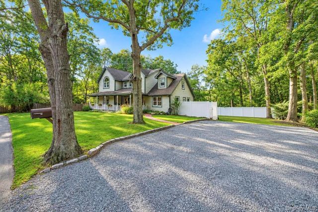 15 Hillcrest Avenue, Port Jefferson, NY 11777