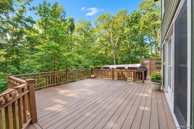 15 Hillcrest Avenue, Port Jefferson, NY 11777