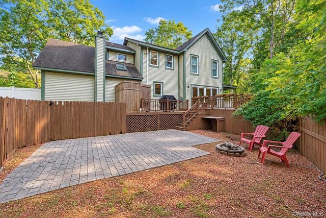 15 Hillcrest Avenue, Port Jefferson, NY 11777