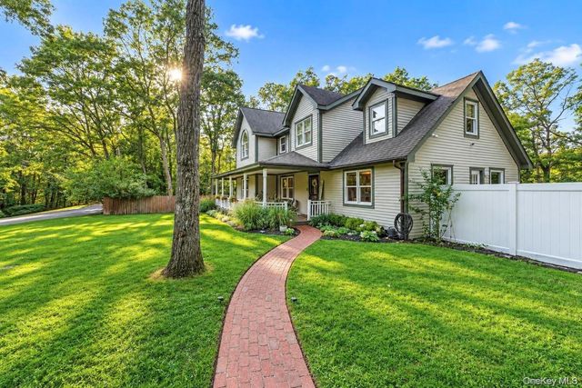 15 Hillcrest Avenue, Port Jefferson, NY 11777