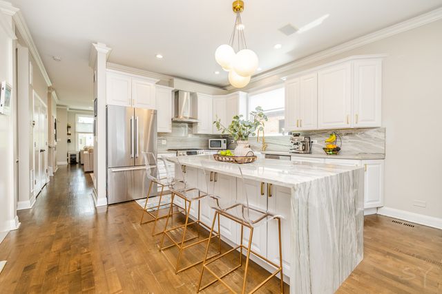 3238 N PIONEER Avenue, Chicago, IL 60634